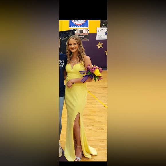 City Vibe Prom dress - Picture 2 of 2